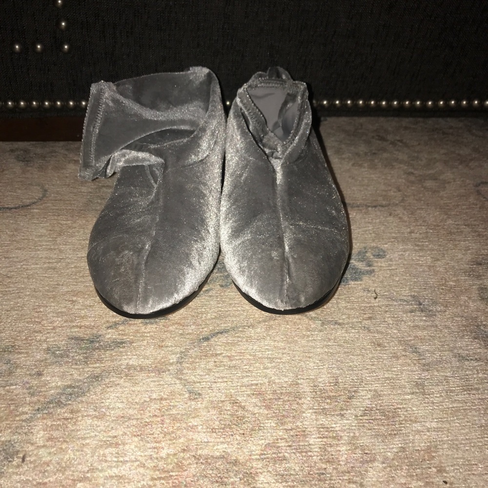 Silver velvet pull on booties